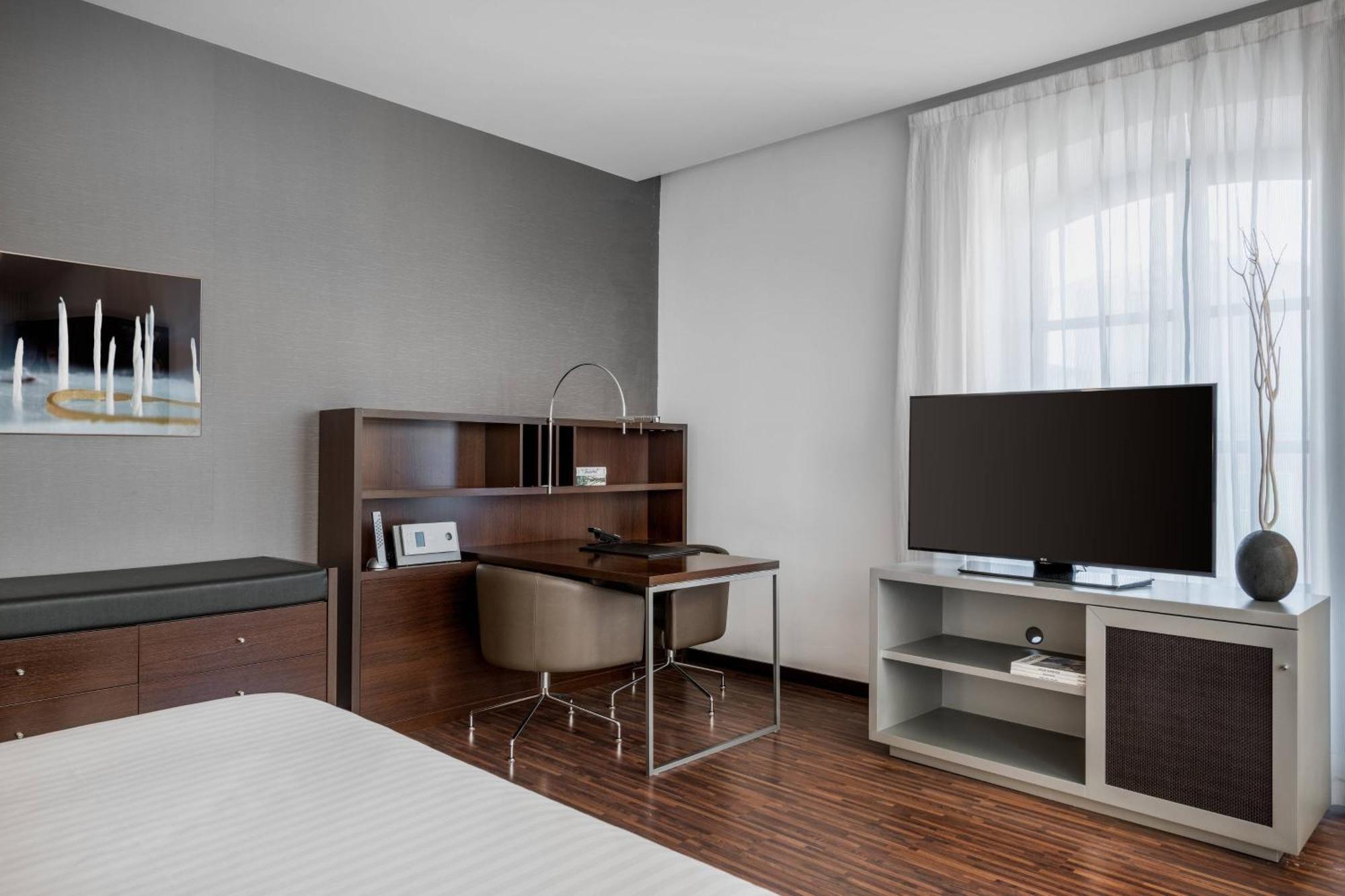 Ac Hotel Torino By Marriott Bagian luar foto