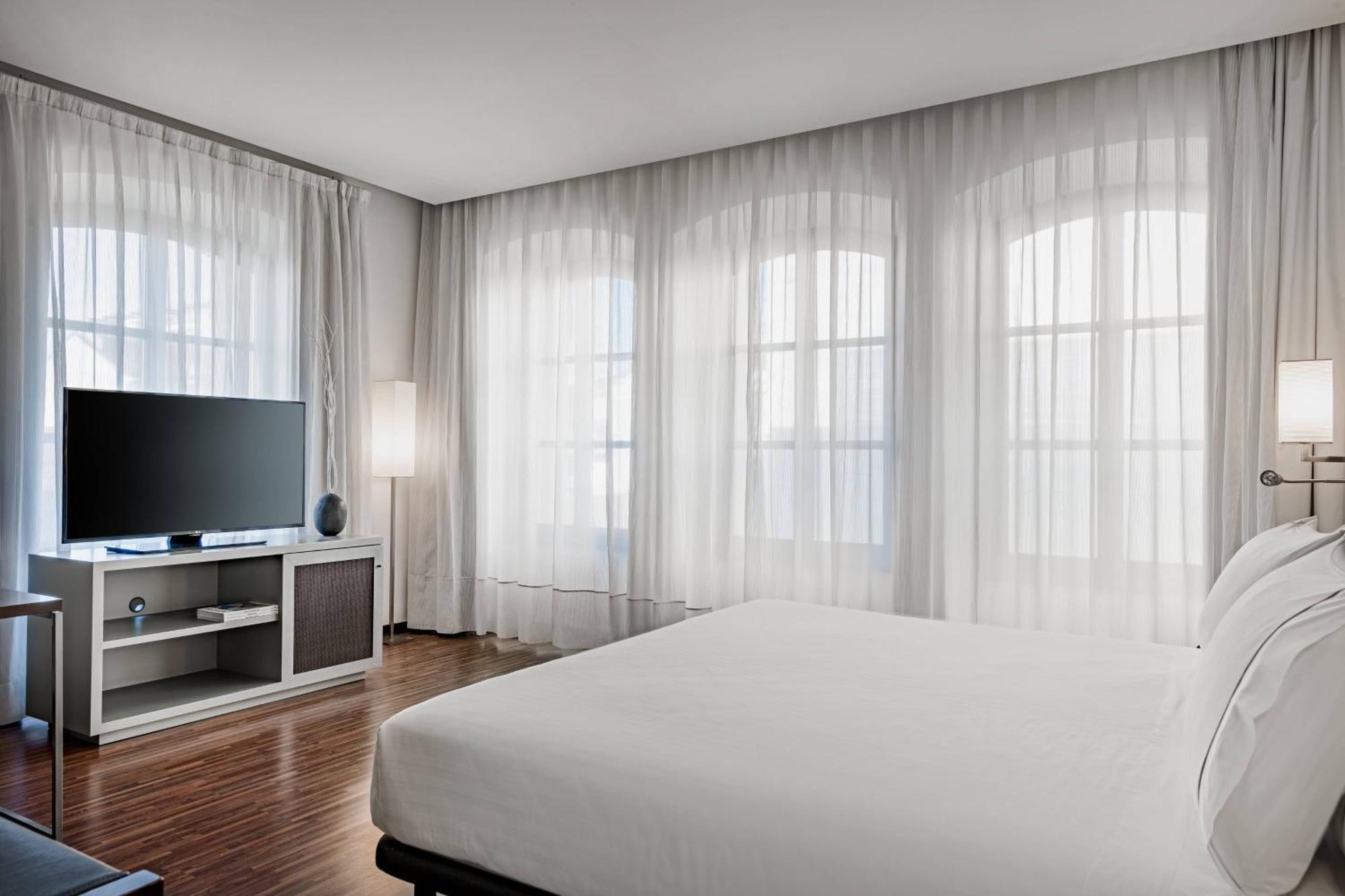 Ac Hotel Torino By Marriott Bagian luar foto
