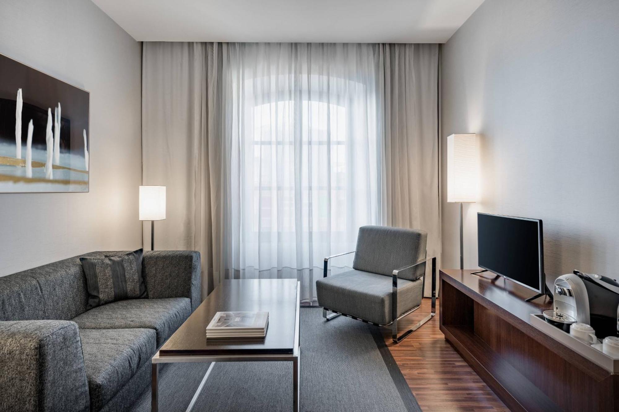 Ac Hotel Torino By Marriott Bagian luar foto