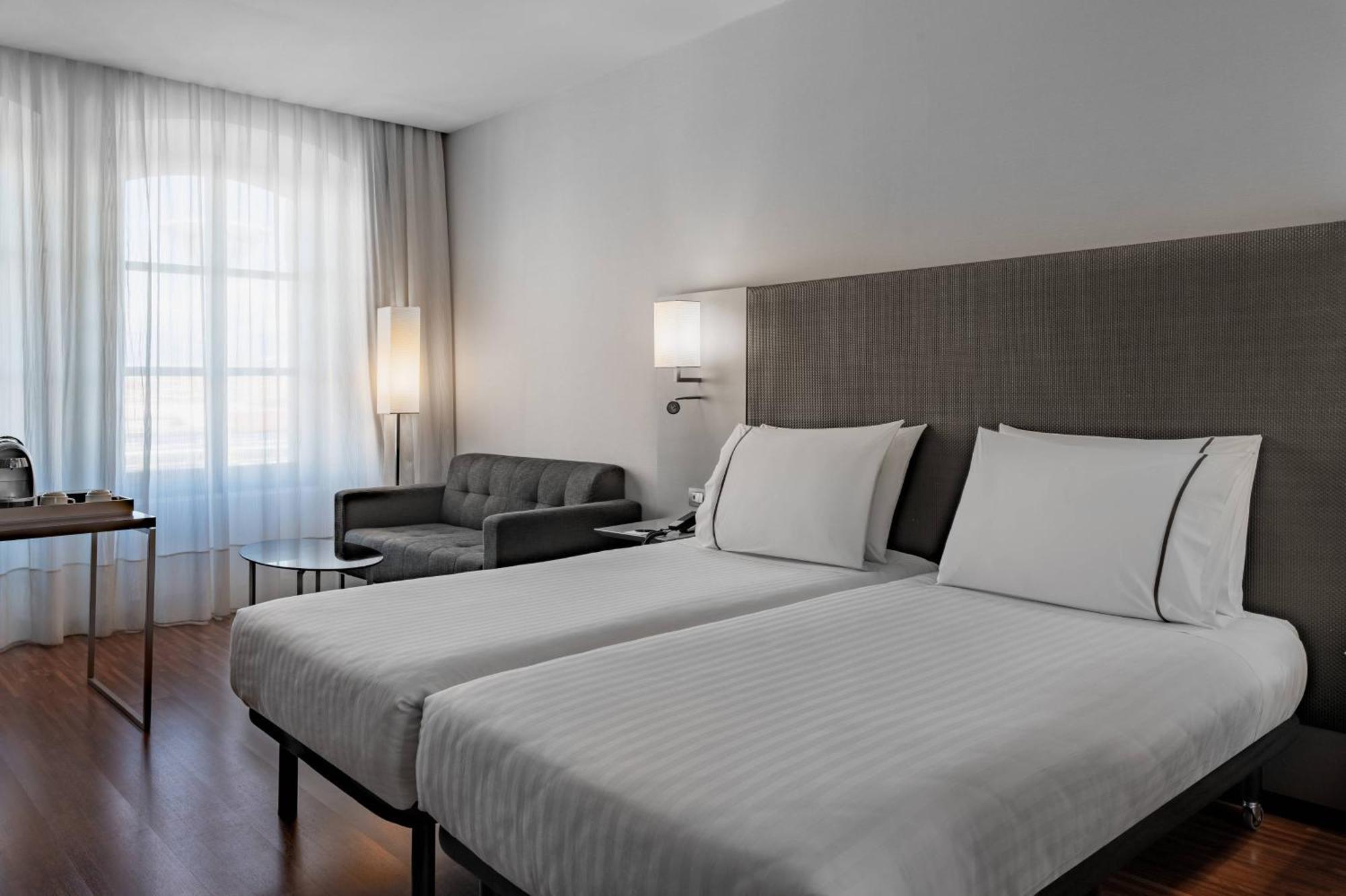 Ac Hotel Torino By Marriott Bagian luar foto